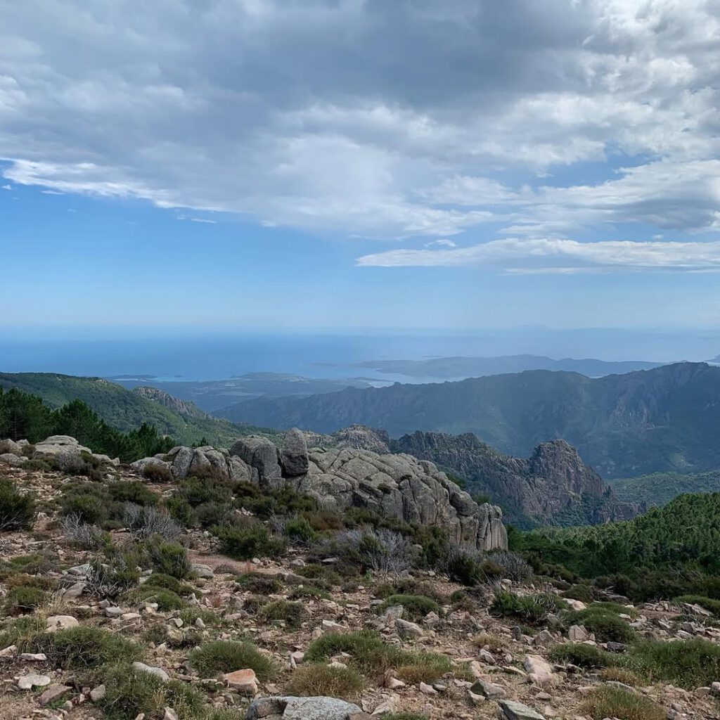 Images de l’été: la Corse. Une marche au dessu… - Antoine Vigne