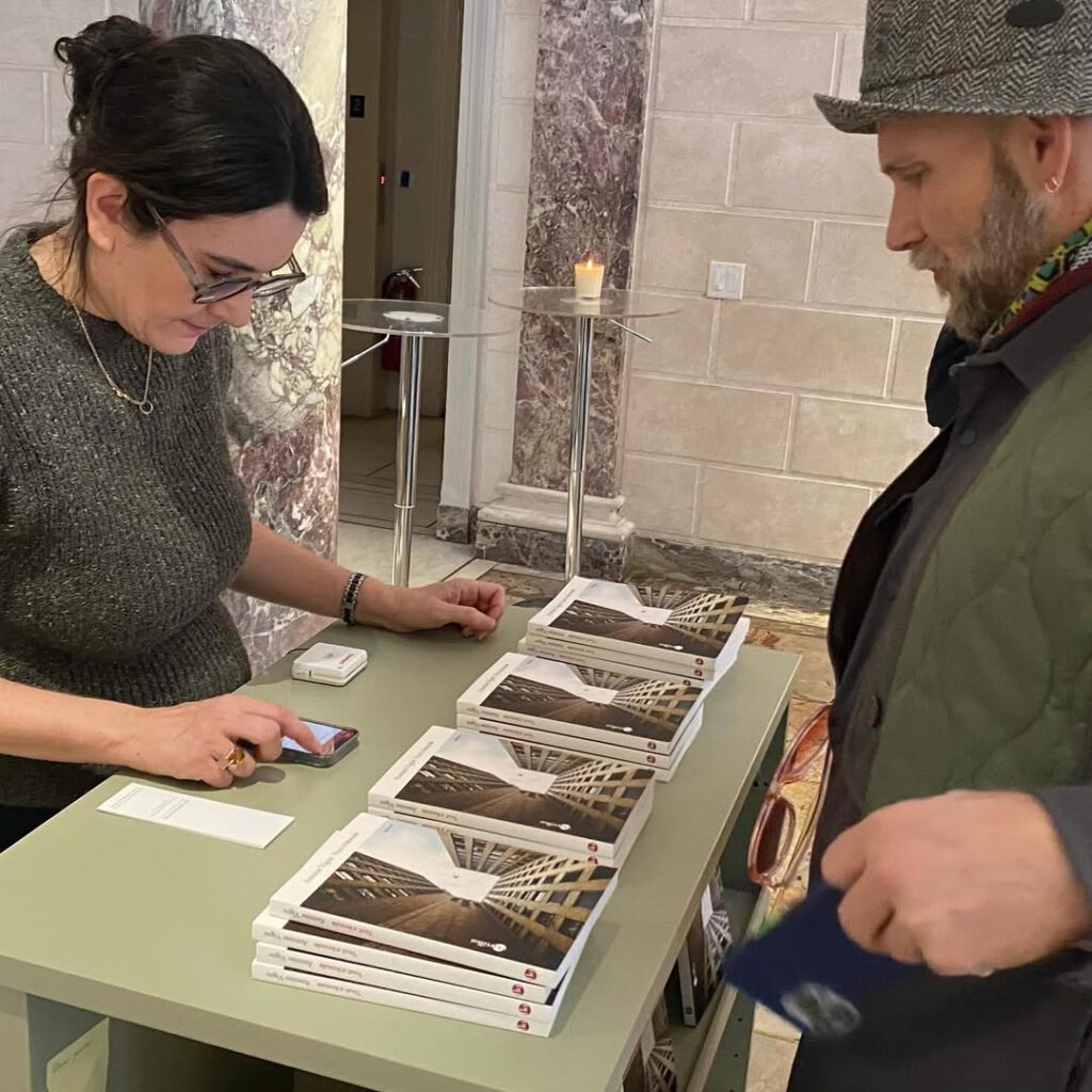 Jour de signatures à Albertine pour Tout s’éco… - Antoine Vigne