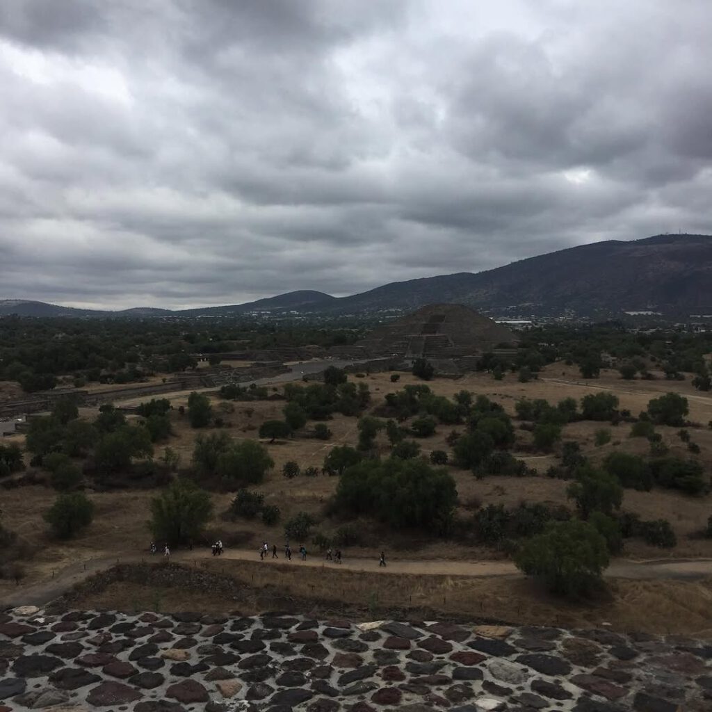 J’ai pensé à Malraux en arrivant à Teotihuacán. À… - Antoine Vigne