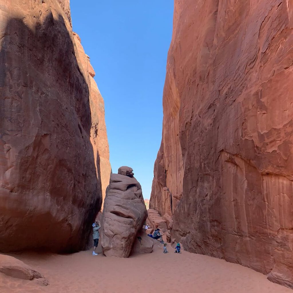 Arches National Park, nous roulons au milieu des r… - Antoine Vigne