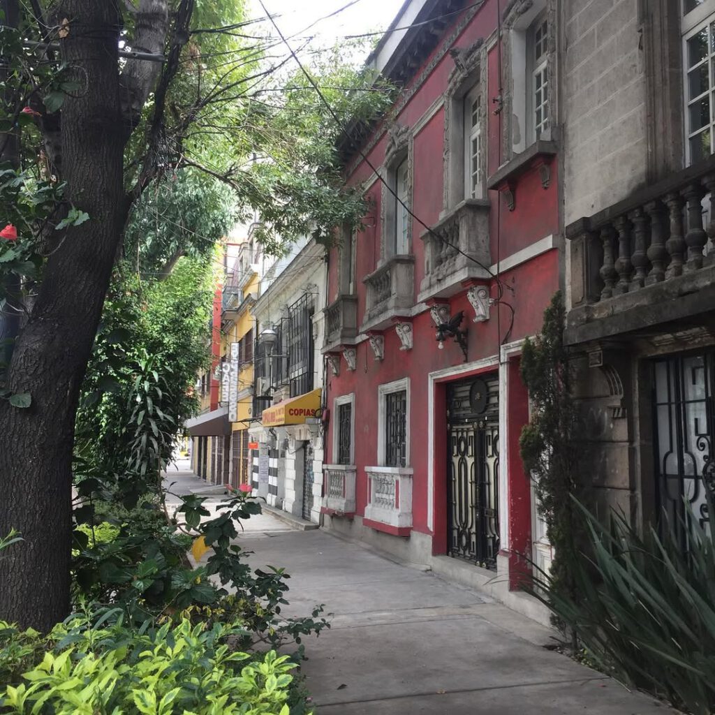 Que de contrastes et de visions: les rues tranquil… - Antoine Vigne