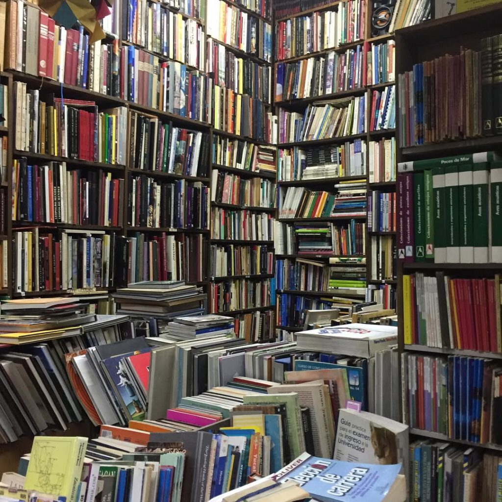 Les librairies de Mexico sur la Calle Alvaro Obreg… - Antoine Vigne