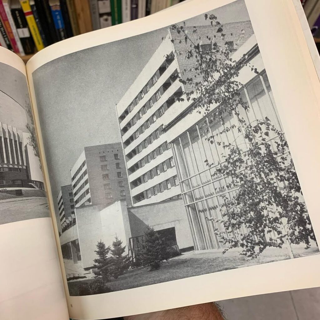 Une librairie sur Franklin Avenue aux étagères… - Antoine Vigne
