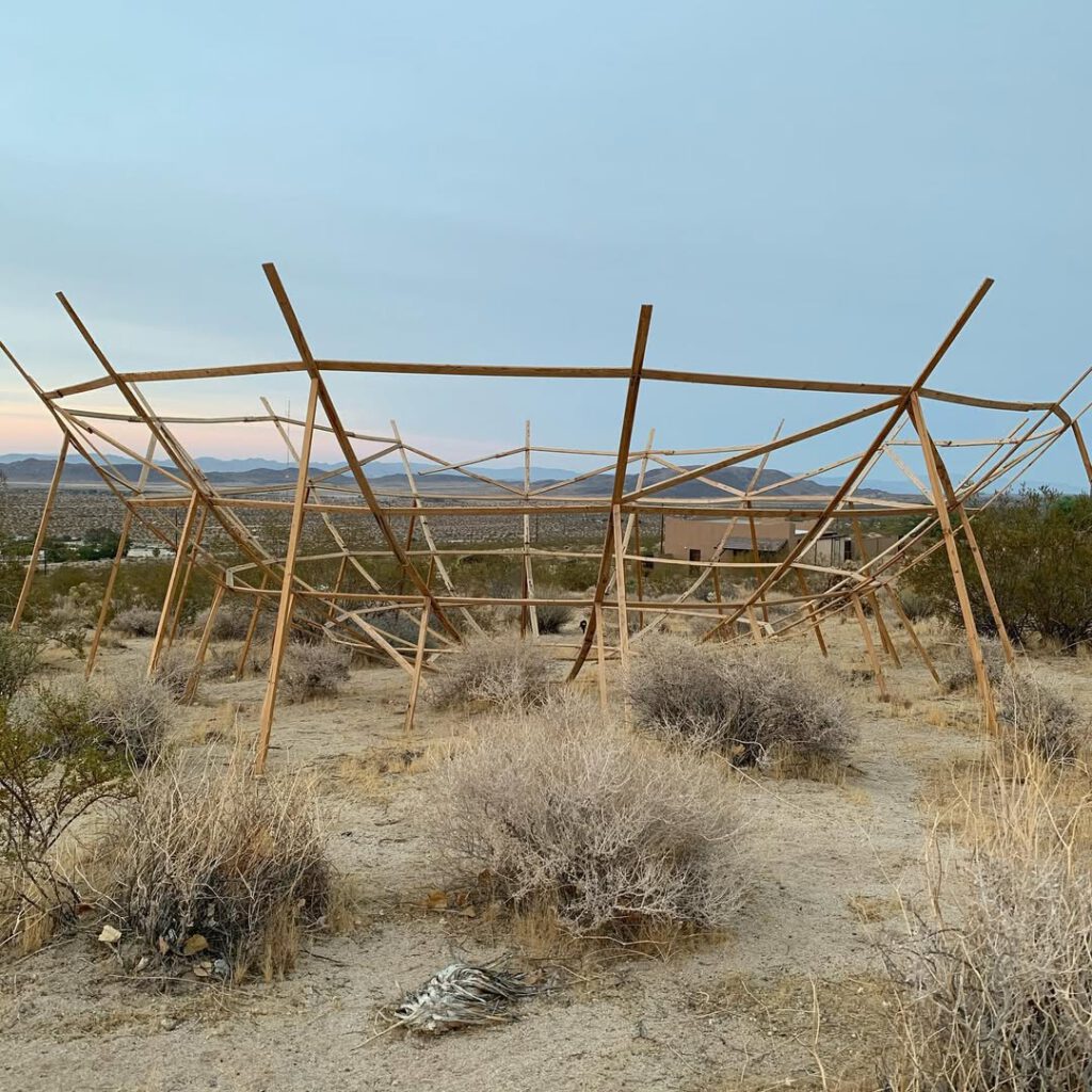 Le désert, les chemins d’accès en sable, la … - Antoine Vigne