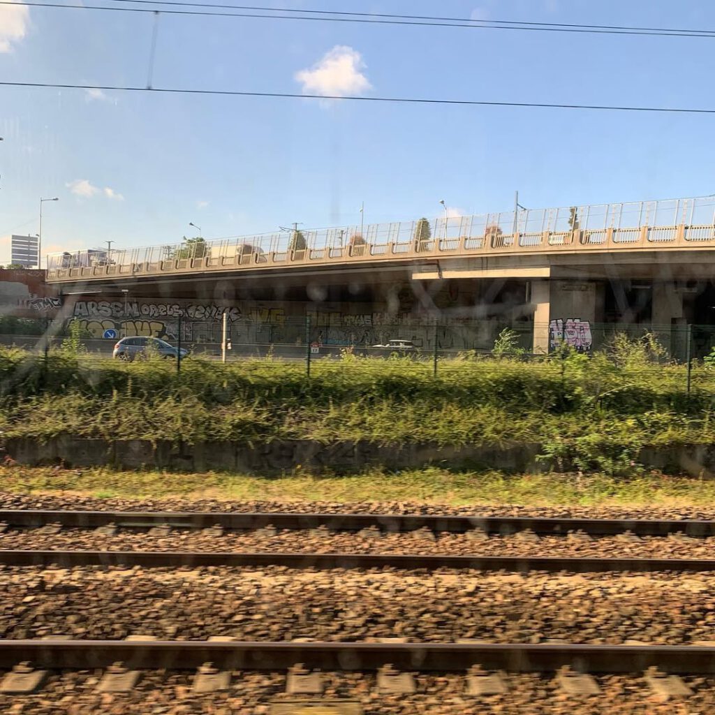 Les ponts au dessus des voies du RER entre Roissy … - Antoine Vigne