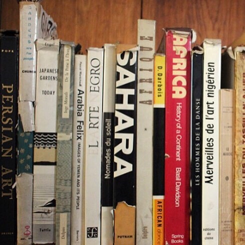 La présence des livres dans la maison de Luis Bar… - Antoine Vigne