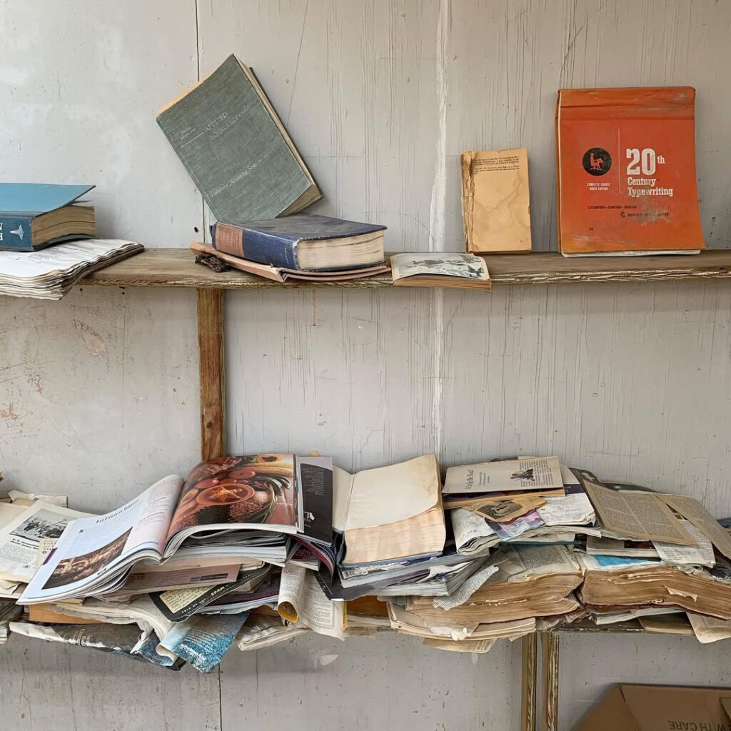 Noah Purifoy, son musée dans le désert, la rou… - Antoine Vigne