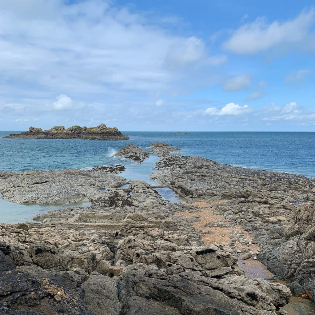 #journéebretonne #saintmaloetlacôte #lameretleve… - Antoine Vigne