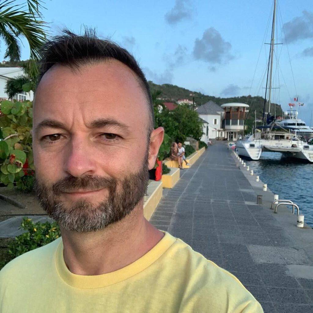 Une île étrange, l’aridité du sol, la végét… - Antoine Vigne