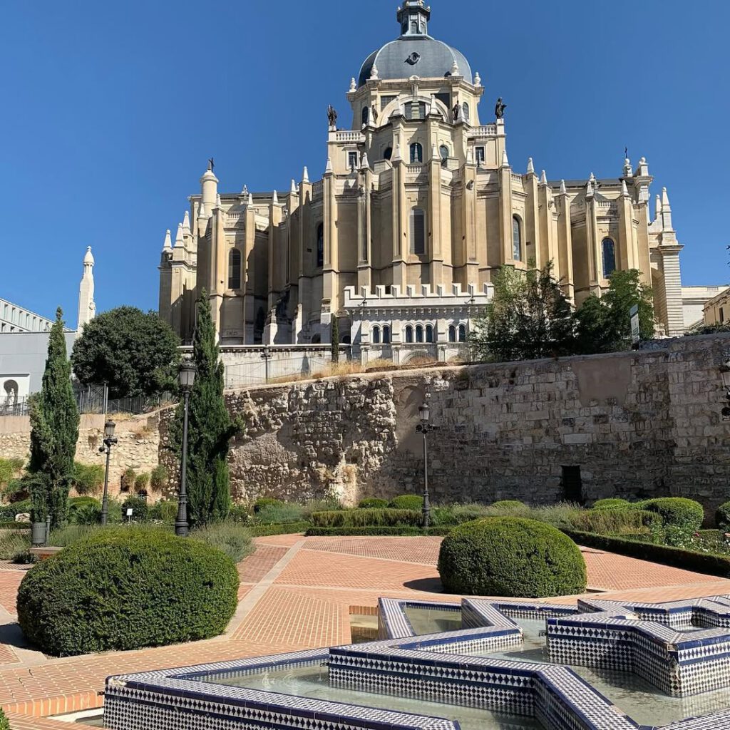 Madrid avec ma mère, trois jours déjà, les marc… - Antoine Vigne