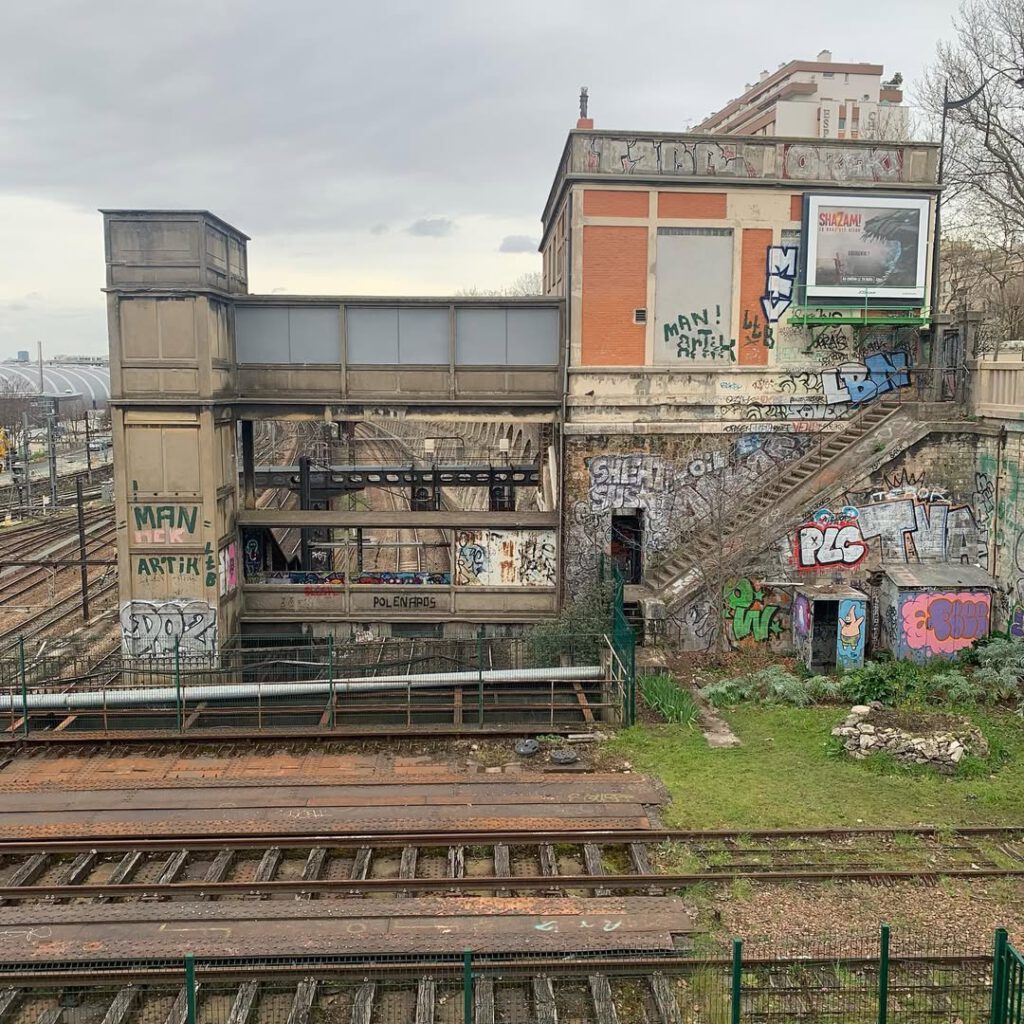 Paris. Deux jours. Arriver. Trouver un équilibre…. - Antoine Vigne